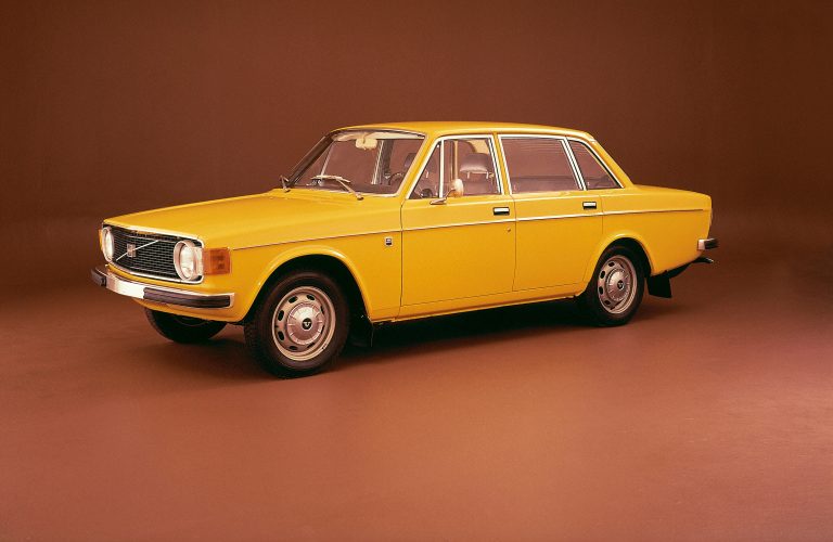 5883 Volvo 144