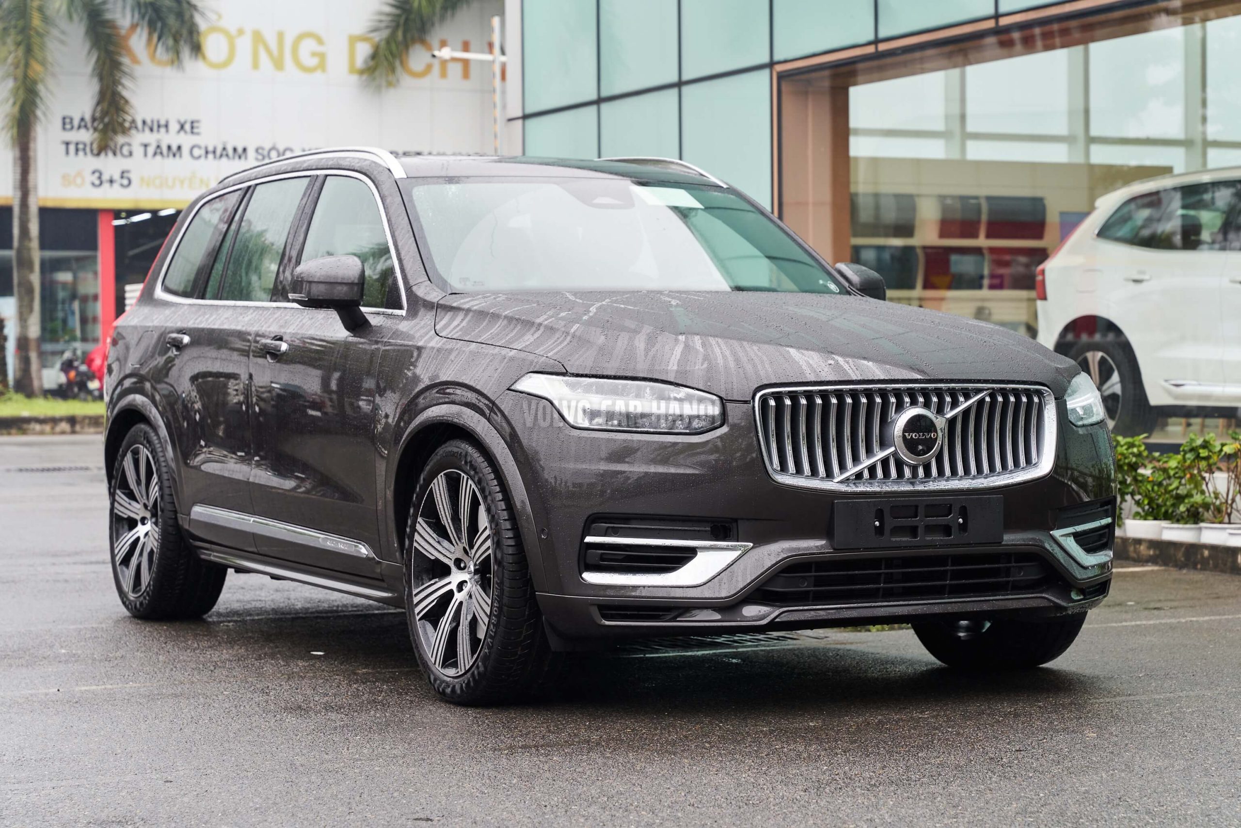 XC90 T8 Recharge Ultimate Platinum gray