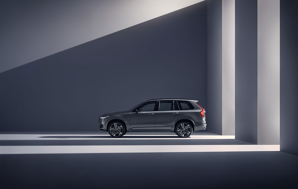 265729 XC90 Recharge Plug In Hybrid R Design in Thunder Grey