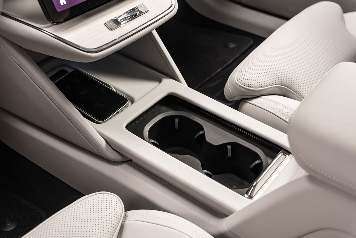 Volvo ES90